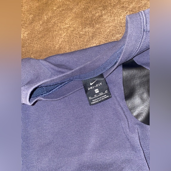 Women’s Nike crop crewneck sweater size XS - Picture 2 of 4